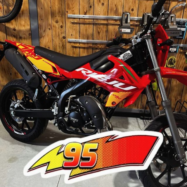 🏁 INFO FLASH 🏁
La nouvelle RIEJU MRT STANDARD est disponible en magasin 😁 Elle ressemble fortement à Flash Mcqueen et est rapide comme l’éclair ⚡️
.
#motoculture2roues44 #nortsurerdre #riejumrt #mcqueen