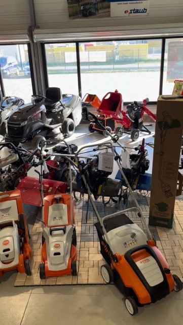 📢FERMETURE EXCEPTIONNELLE📢
Nous serons exceptionnellement fermé lundi 3 novembre pour notre inventaire annuel 😁 Nous allons compter chaque bidons, boulons, membranes, lames, casques, anti-vols, haches, pneus, bougies et autres 😅 Une journée studieuse mais toujours dans la bonne ambiance 🤩
.
#motoculture2roues44 #nortsurerdre #inventaire #123456789 #unpourtoustouspourM2R44