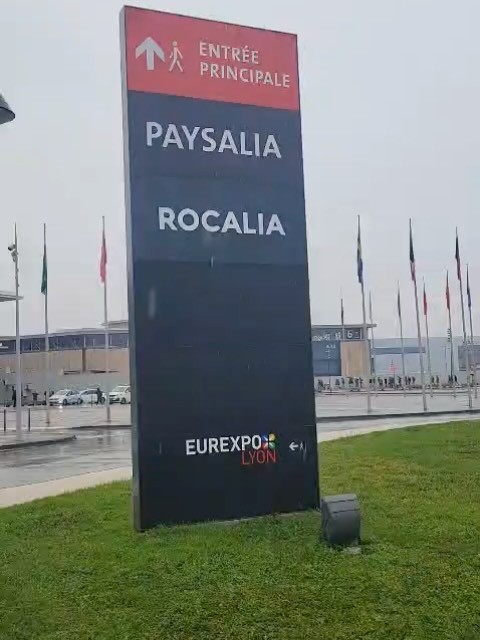 ✨ Première journée à Paysalia Lyon pour David et Thomas ! ✨

Hier, ils ont plongé au cœur du salon et ont fait le plein d’inspiration ! 🌿
Rencontres enrichissantes, découvertes de nouveautés, échanges passionnants avec des professionnels passionnés… Paysalia tient toutes ses promesses.

Un grand merci aux exposants pour leur accueil et leurs démonstrations de qualité.
De belles idées et tendances à ramener pour la suite ! 💡

📍 Paysalia Lyon – Une visite qui vaut vraiment le détour !

#paysalia2025 #paysalia #Paysage #Inspiration #SalonProfessionnel #Lyon