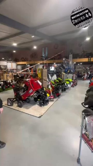 🤖 Découvrez nos robots tondeuses en magasin !

Dans cette vidéo, Nathan vous présente nos marques : KRESS, SUNSEEKER, SENTAR et HUSQVARNA ✅

📍 Disponibles en magasin
🌱 Adaptés à votre terrain et à vos envies.
🛠️ Conseils personnalisés pour choisir le robot idéal.

🔋 Modèles non filaires : SUNSEEKER et KRESS
🔌 Modèles filaires : HUSQVARNA et SENTAR

🔥 OFFRE EXCEPTIONNELLE : -70% sur les robots tondeuses KRESS filaires uniquement.
📅 Offre valable jusqu’au 31 décembre.

Ne ratez pas cette occasion !

#Kress #Sunseeker #Sentar #Husqvarna #RobotTondeuse #Jardin #OffreLimitée #Promo