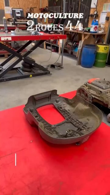 Avant ➡️ Après
Révision médium robot effectuée 🔧

✔️ Nettoyage extérieur et intérieur complet
✔️ Remplacement des joints d’étanchéité
✔️ Graissage des connectiques
✔️ Contrôle des roues
✔️ Remplacement du jeu de couteaux
✔️ Contrôle du plateau de coupe

Résultat : un robot remis à neuf, plus fiable, plus performant et prêt à reprendre le travail en toute sécurité ⚙️✅

#MaintenanceIndustrielle #Robot #RévisionRobot #AvantApres #Industrie Fiabilité Performance SAV