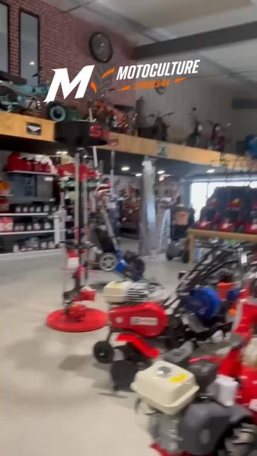 Dans cette vidéo, Baptiste vous montre comment mettre du fil dans une tête de débroussailleuse Load&Go 🔧🌿
En quelques instants seulement, rechargez votre fil sans démontage et sans prise de tête ! Simple, rapide et efficace 💪
👉 Venez découvrir nos débroussailleuses et accessoires directement en magasin !
#Jardinage #Debroussailleuse #Tuto #ConseilsPro