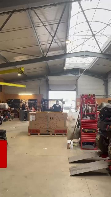 Un aperçu de notre après-midi à l’atelier 🔧👨‍🔧

Pendant que certains réparent une tronçonneuse 🪚, d’autres s’occupent d’une tondeuse 🌱, d’un robot 🤖 ou d’une moto 🏍️. Chaque machine passe entre les mains de nos mécanos 🔩🛠️ pour repartir dans les meilleures conditions ✅.

#Atelier 🔧 #Mecanique ⚙️ #Motoculture 🌿 #Reparation 🛠️🚜